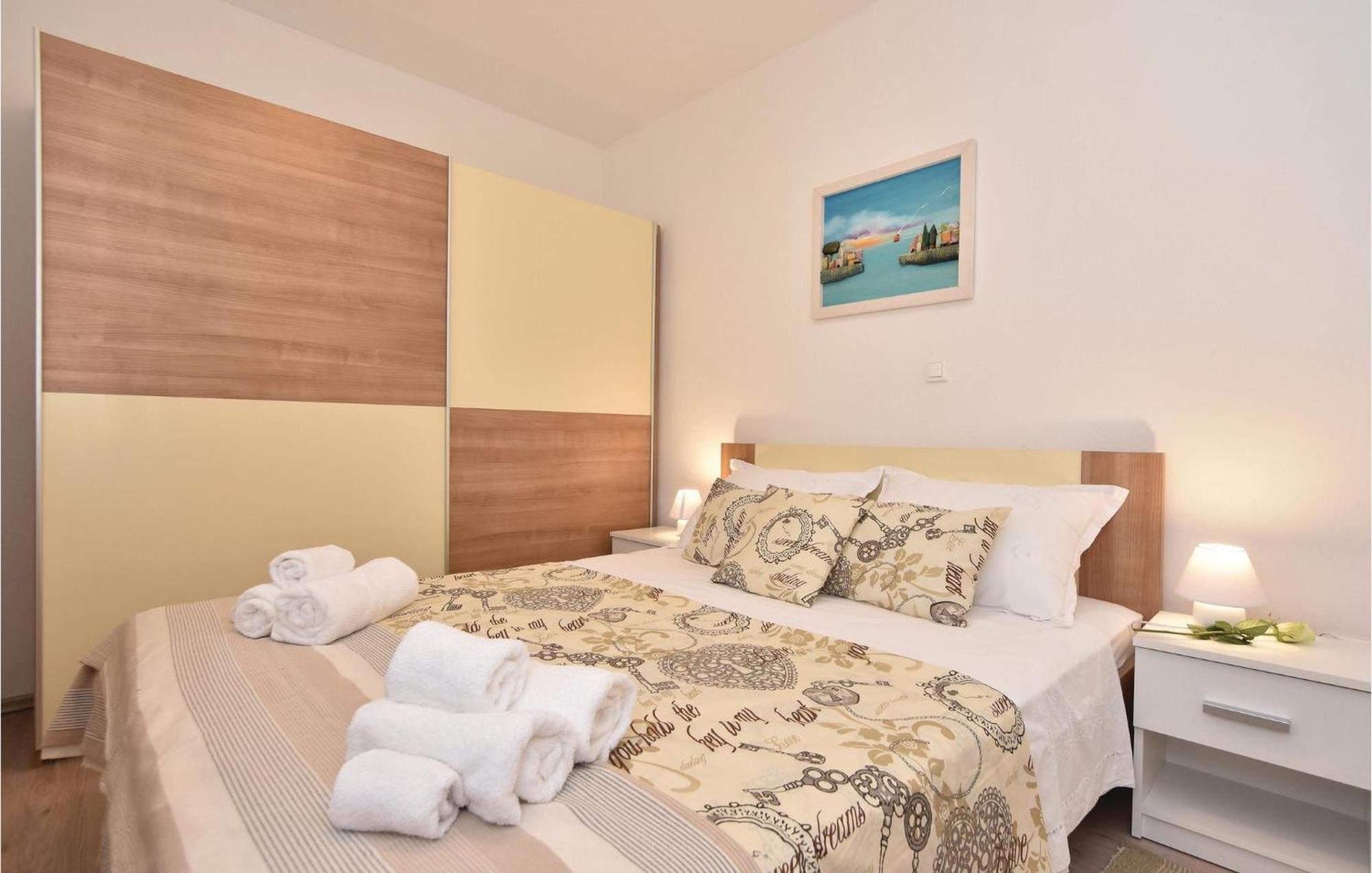 Lovely Home In Split With Jacuzzi المظهر الخارجي الصورة