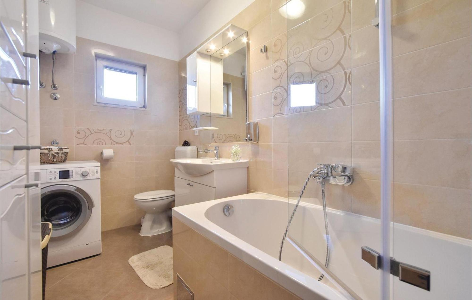 Lovely Home In Split With Jacuzzi المظهر الخارجي الصورة