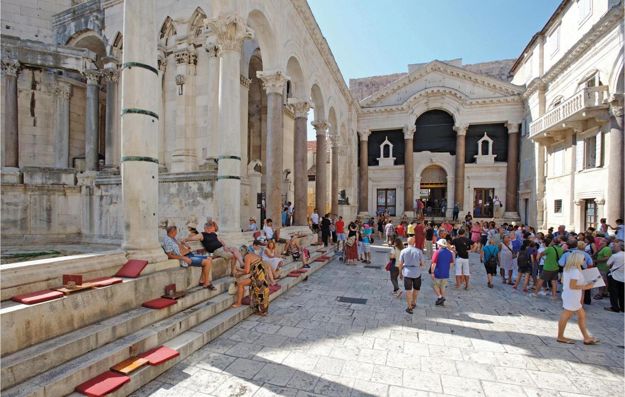 Lovely Home In Split With Jacuzzi المظهر الخارجي الصورة