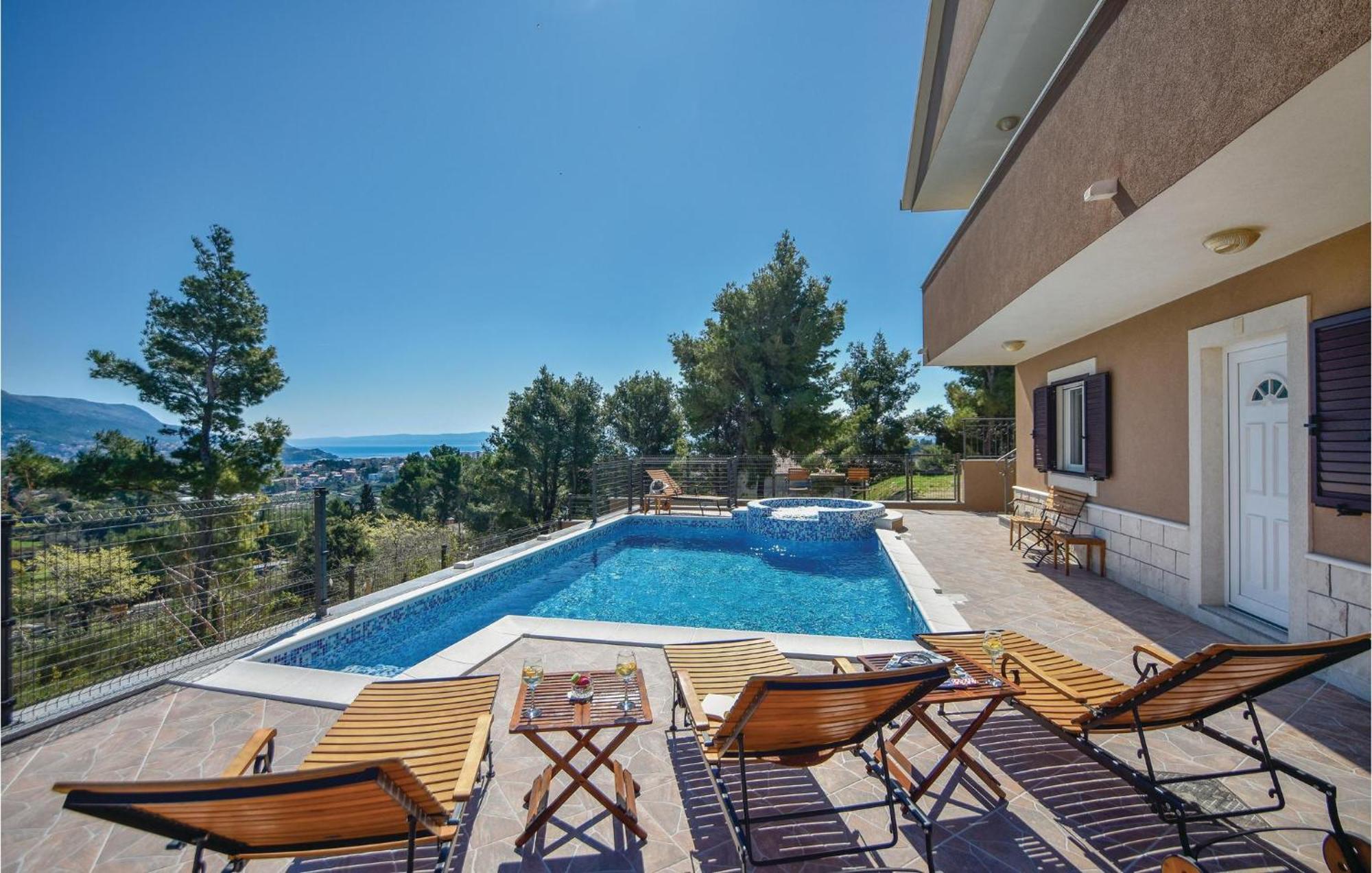 Lovely Home In Split With Jacuzzi المظهر الخارجي الصورة