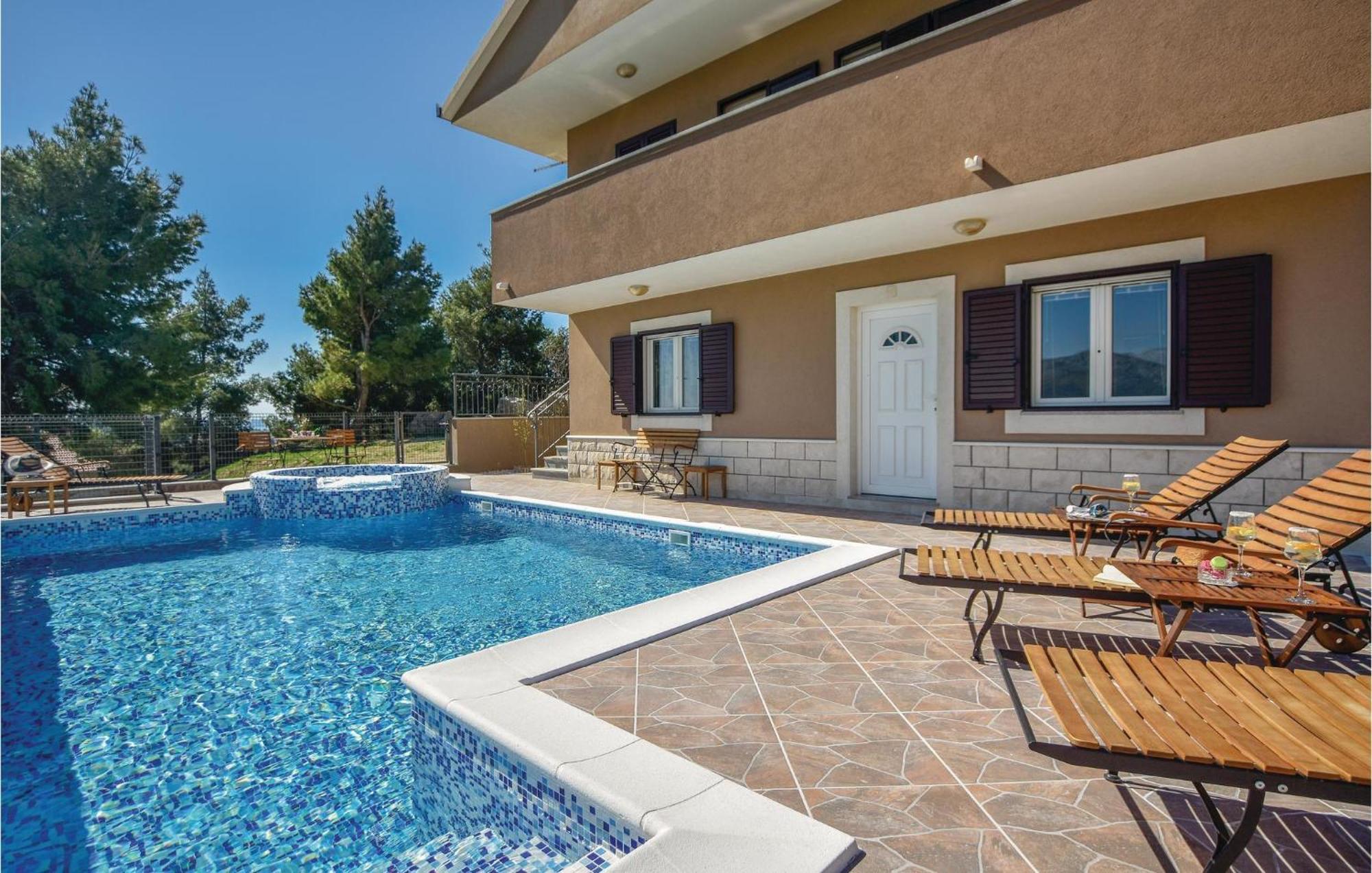 Lovely Home In Split With Jacuzzi المظهر الخارجي الصورة