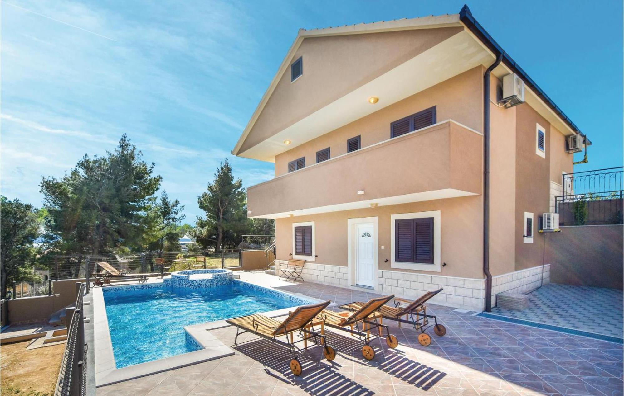 Lovely Home In Split With Jacuzzi المظهر الخارجي الصورة