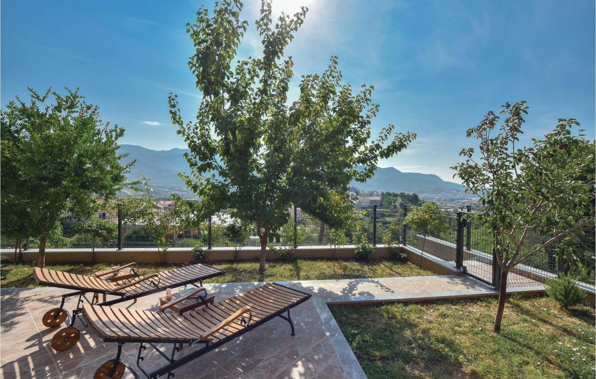 Lovely Home In Split With Jacuzzi المظهر الخارجي الصورة