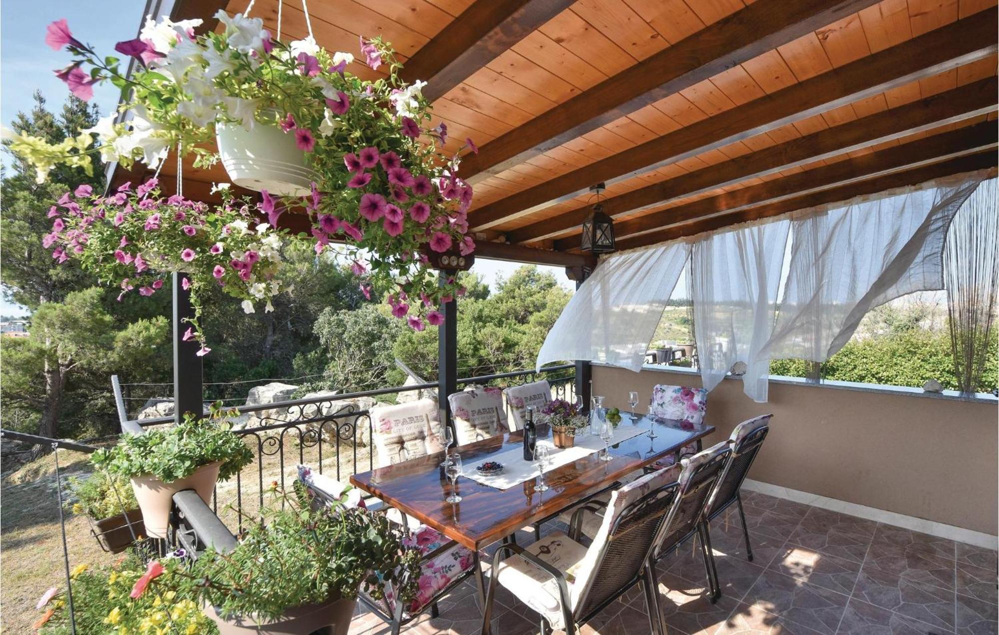 Lovely Home In Split With Jacuzzi المظهر الخارجي الصورة