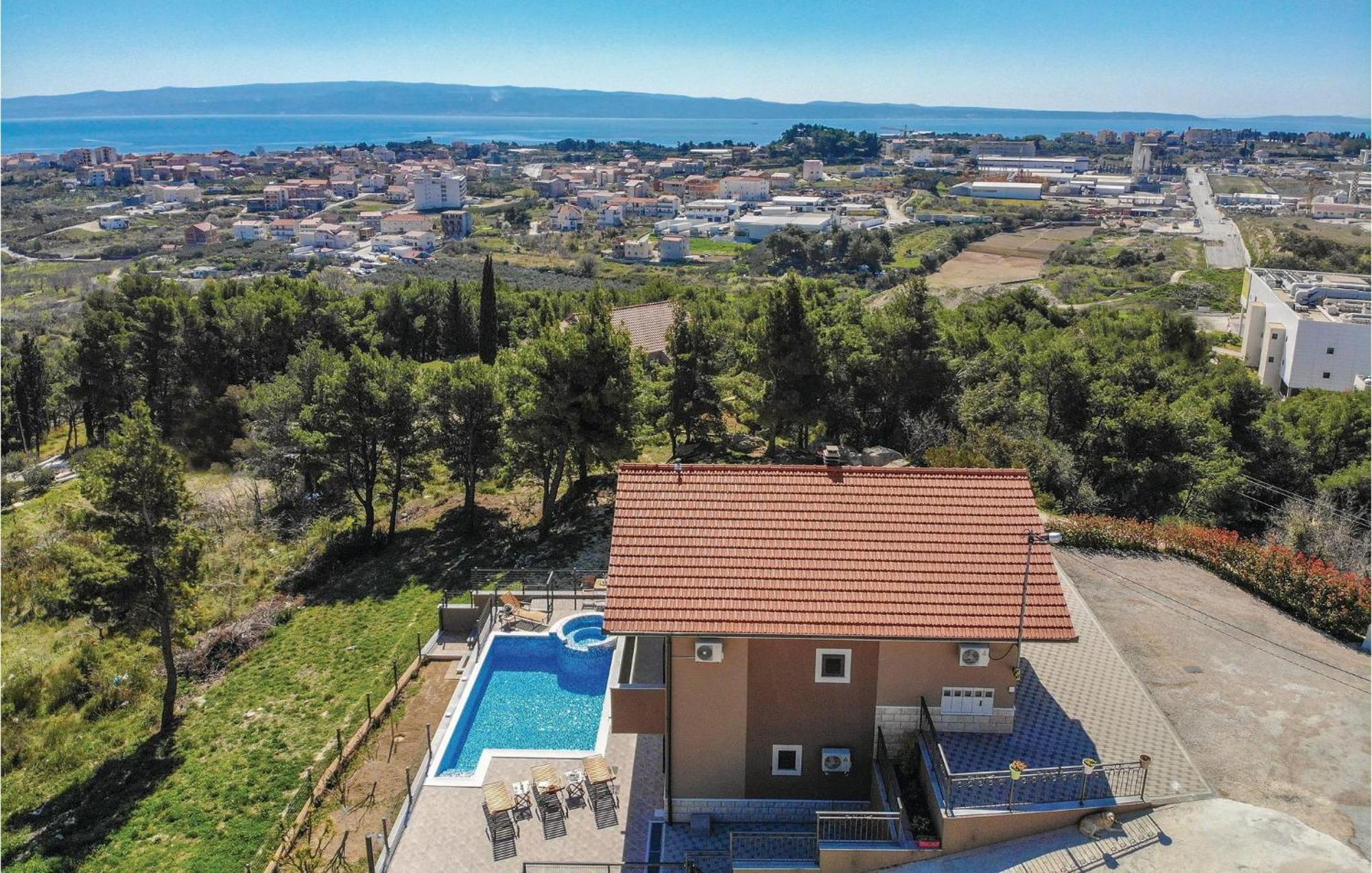 Lovely Home In Split With Jacuzzi المظهر الخارجي الصورة