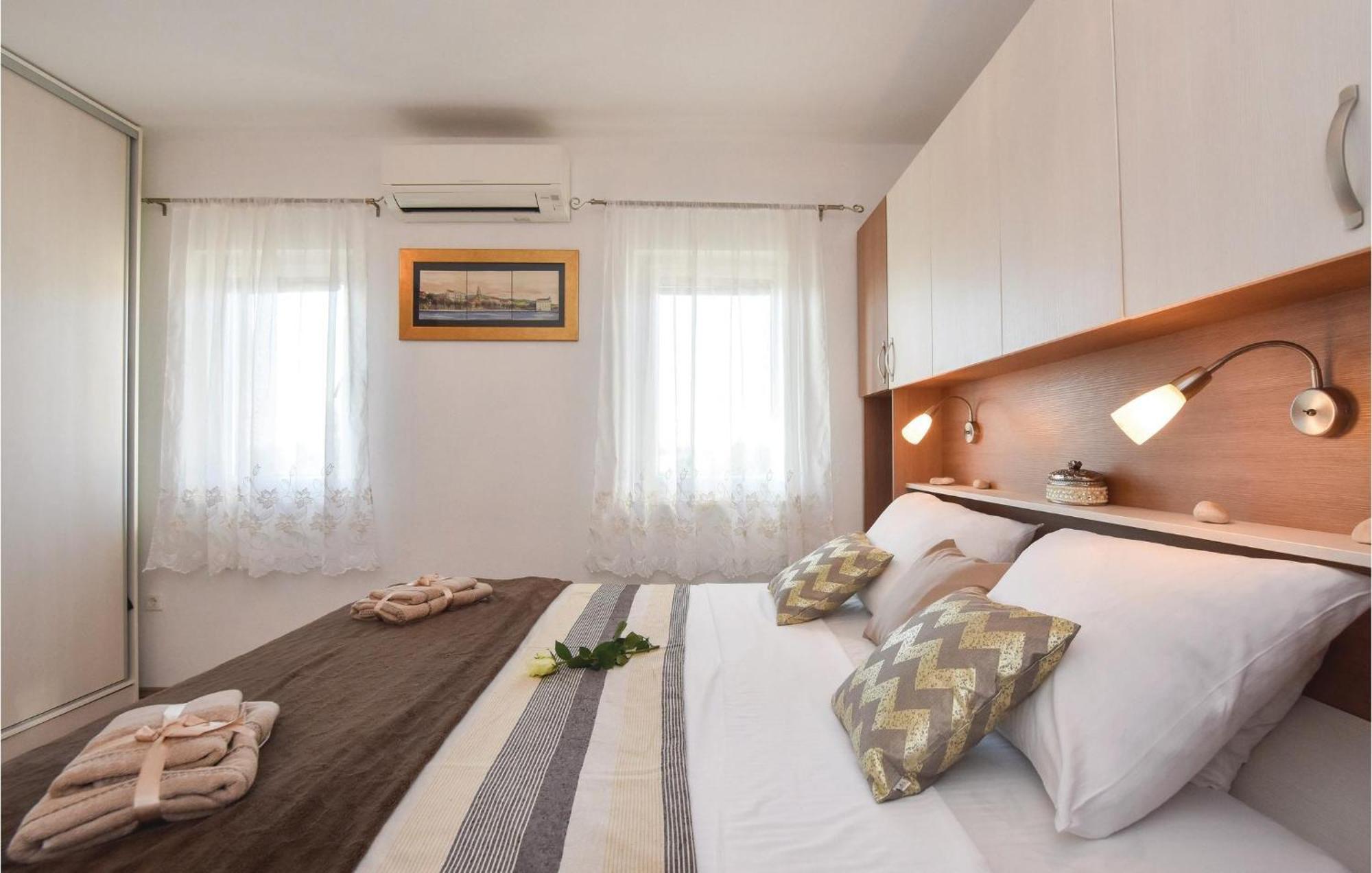 Lovely Home In Split With Jacuzzi المظهر الخارجي الصورة