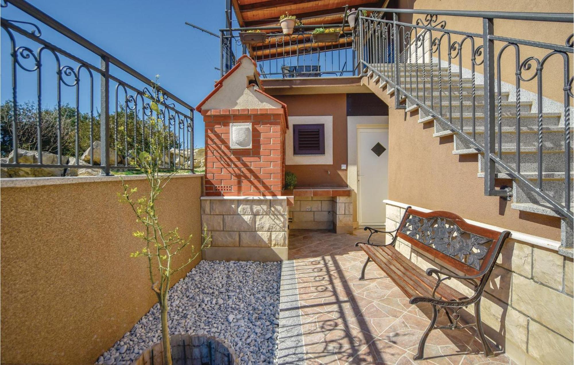 Lovely Home In Split With Jacuzzi المظهر الخارجي الصورة
