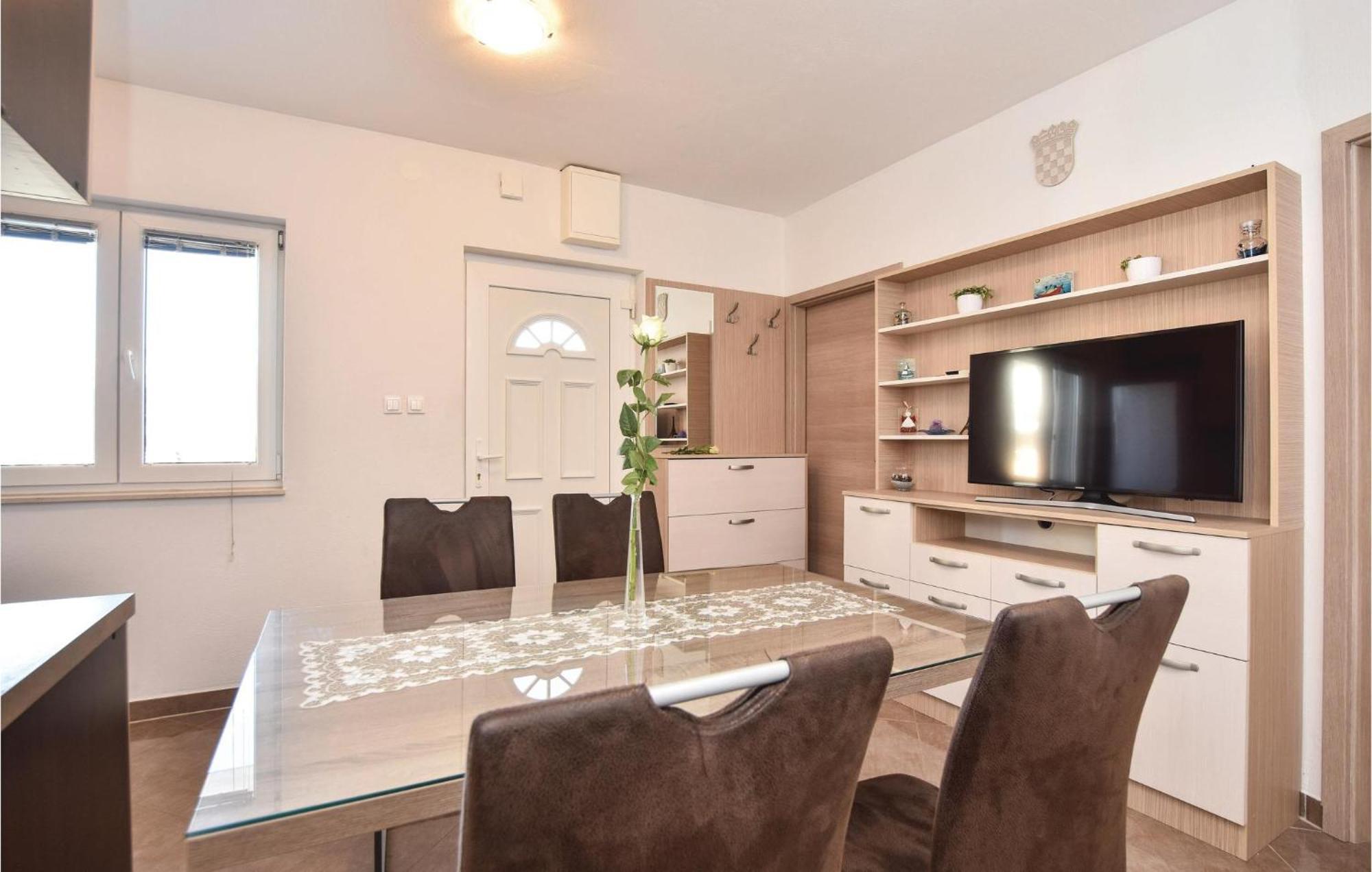 Lovely Home In Split With Jacuzzi المظهر الخارجي الصورة